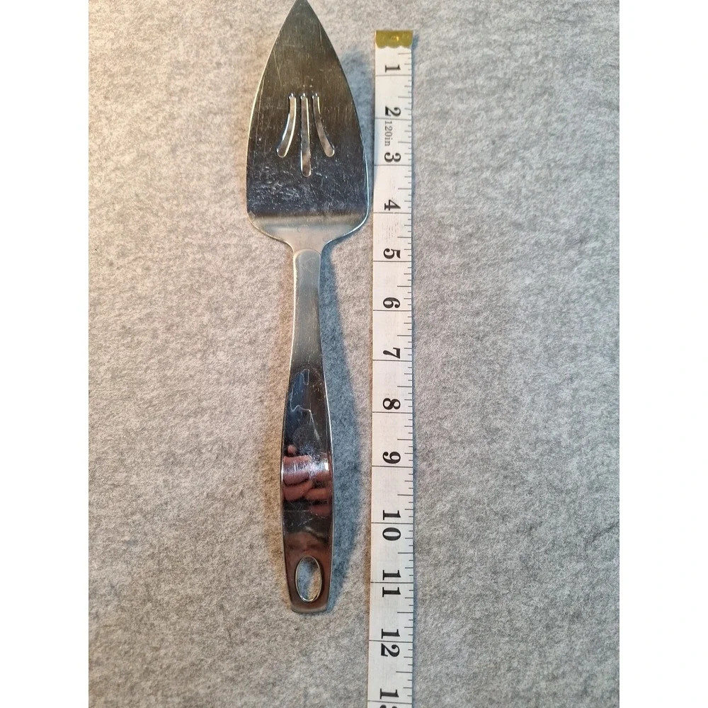 Oneida Stainless Steel 18/8 Flatware Pierced Pie Server notched handle to hang